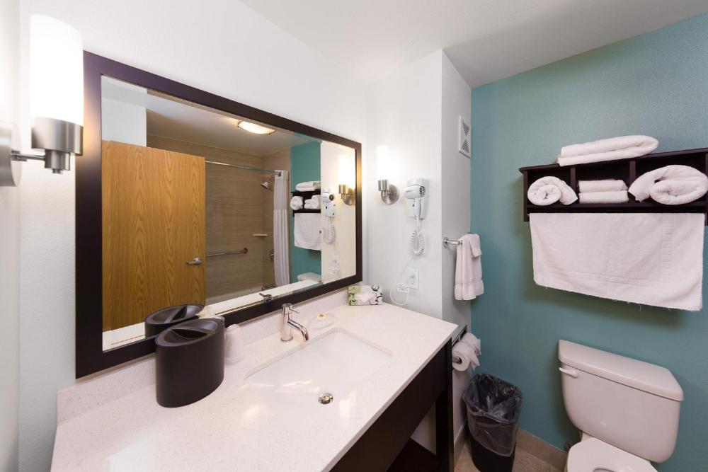 Queen Room interior